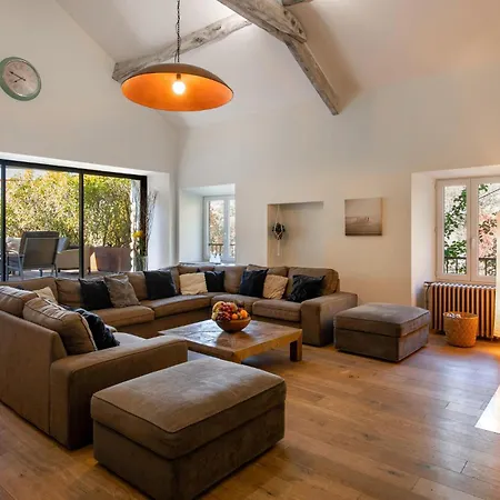 Pet Friendly In Hébergement de vacances Genestelle