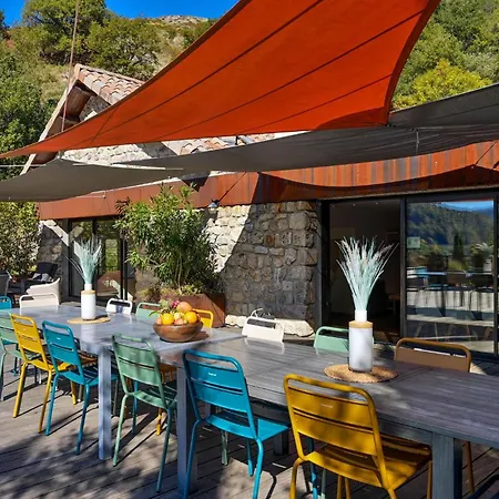 Pet Friendly In * Genestelle